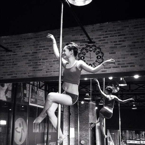 seleb pole dance Instagram  seleb pole dance Instagram