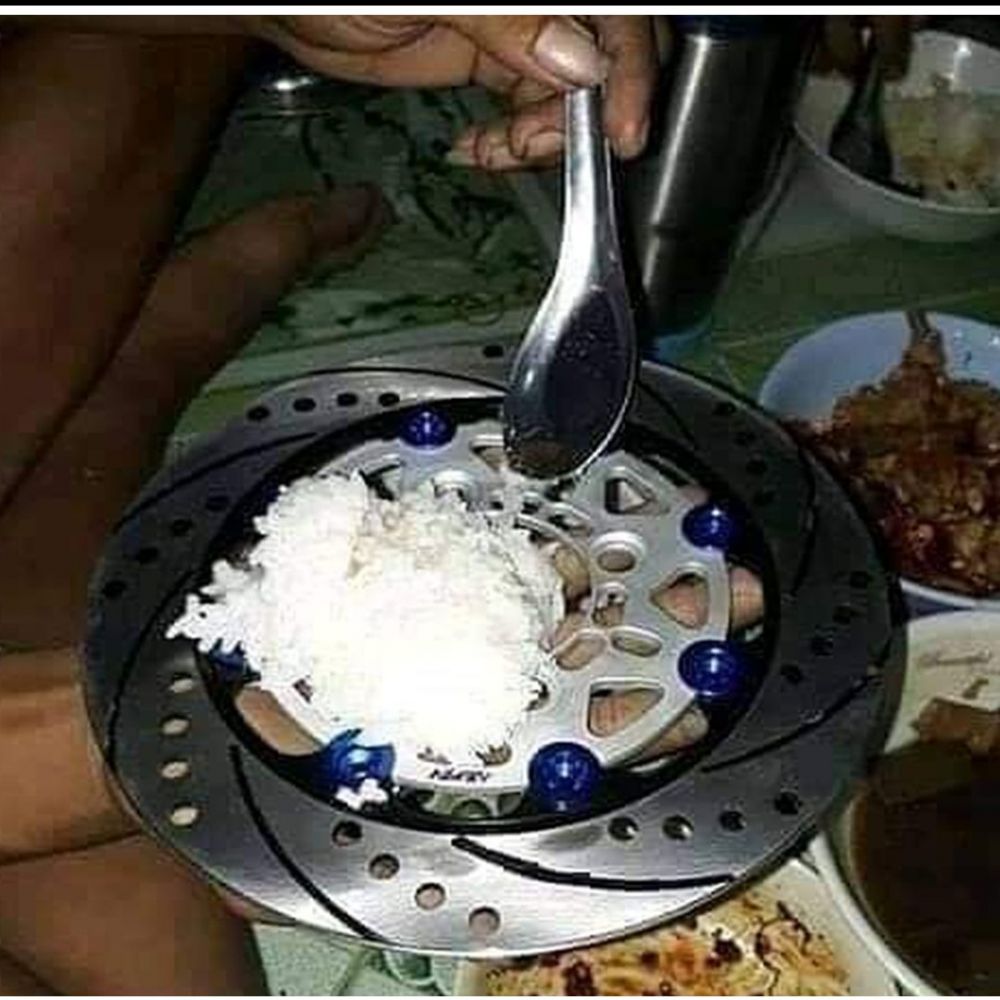 10 Potret lucu alat makan nggak biasa ini bikin geleng kepala © 2020 brilio.net