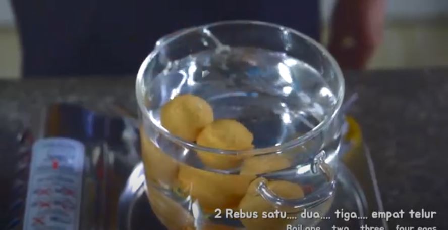 Ayam Telur Bumbu Kari