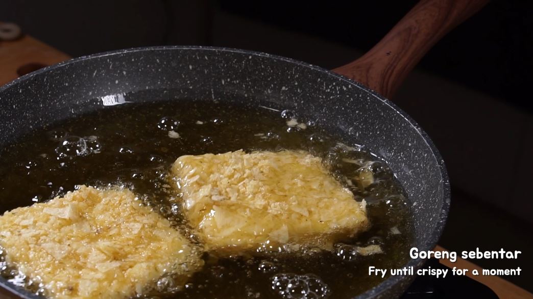 Chitato Egg Mayo Sandwich