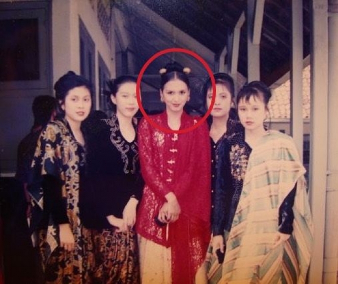 Potret lawas istri 6 presenter saat sekolah Instagram