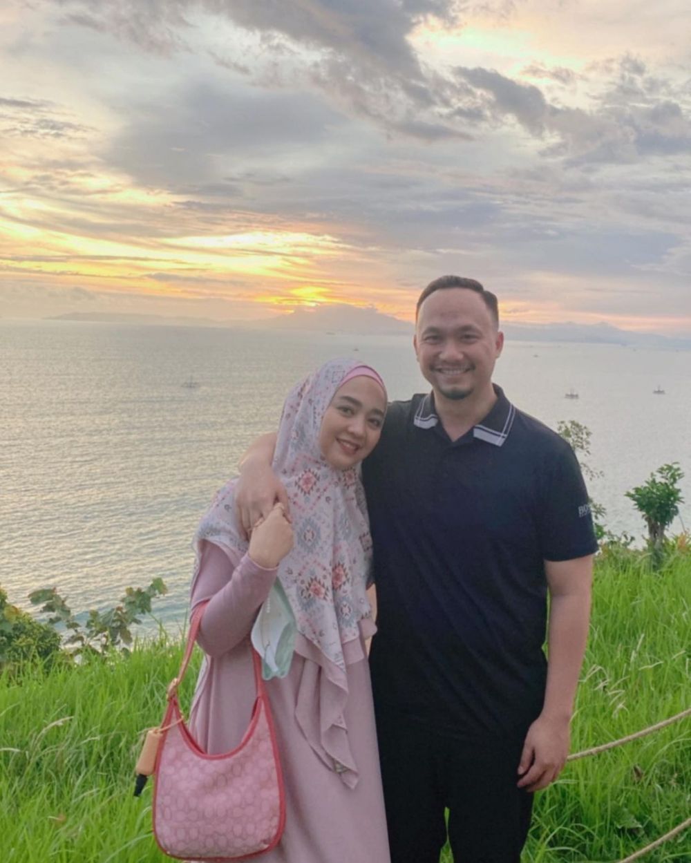 Pesona seleb yang jatuh ke pelukan pengusaha tambang Instagram Pesona seleb yang jatuh ke pelukan pengusaha tambang Instagram