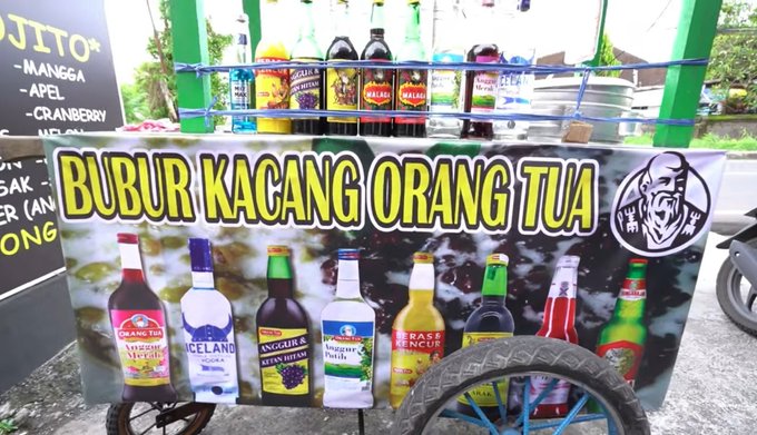 dijual di pinggir jalan nyeleneh © berbagai sumber