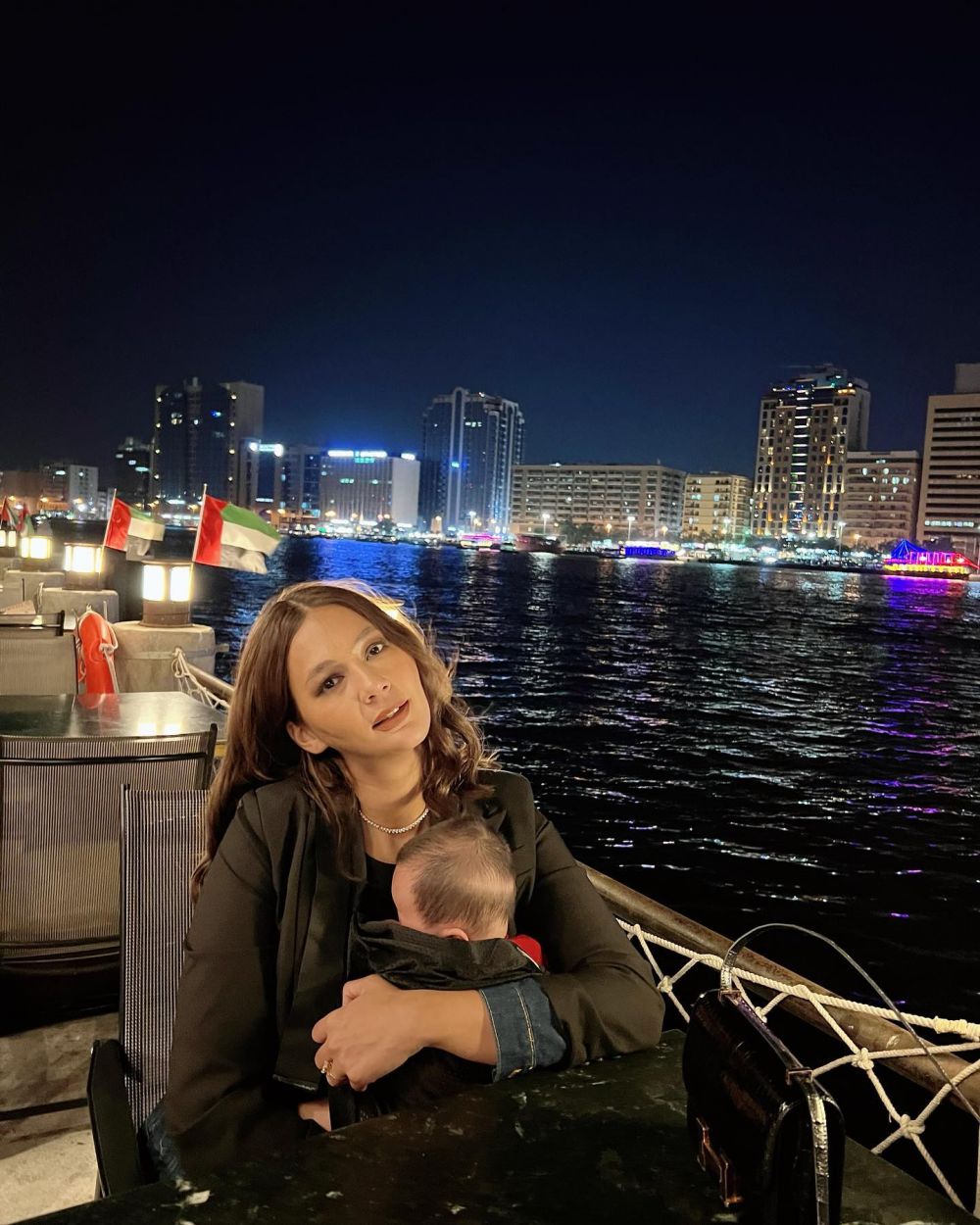 Paula Verhoeven di Dubai Berbagai sumber Paula Verhoeven di Dubai Berbagai sumber