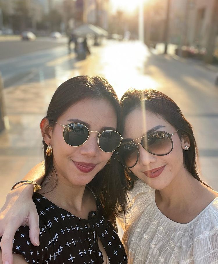 Me time bareng teman, ini 6 potret Ririn Dwi Ariyanti liburan di Dubai