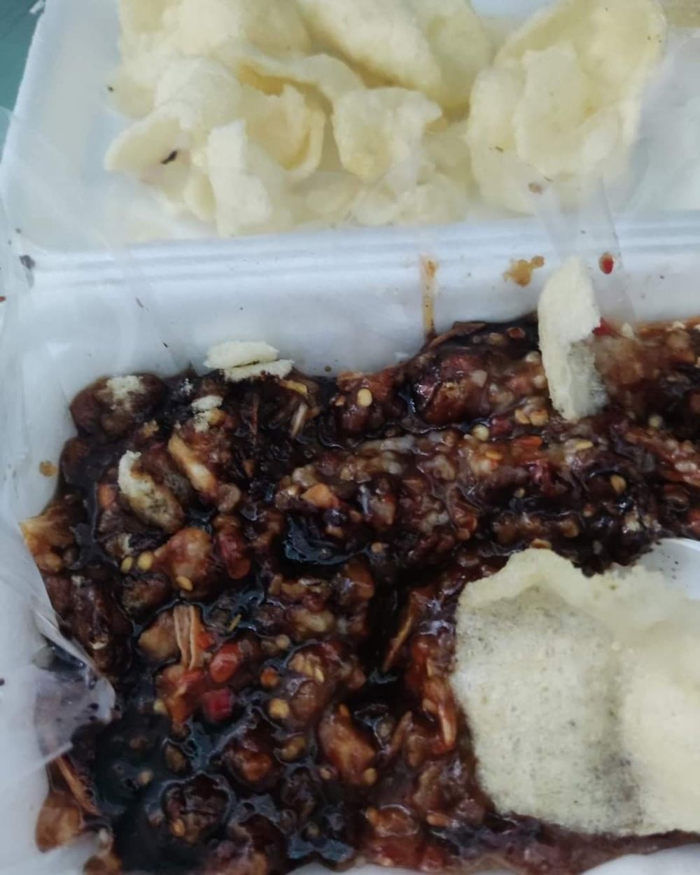 orang asal campurin makanan © berbagai sumber