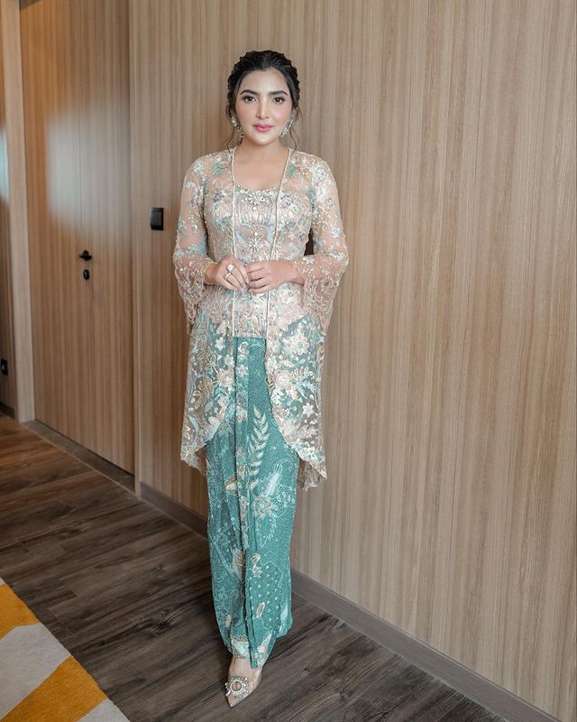 potret Ashanty pakai baju adat © Instagram/ashanty_ash potret Ashanty pakai baju adat © Instagram/ashanty_ash