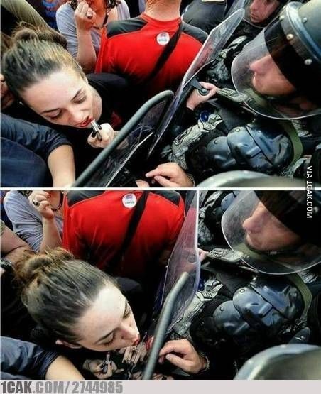 momen kesempatan dalam kesempitan © berbagai sumber momen kesempatan dalam kesempitan © berbagai sumber