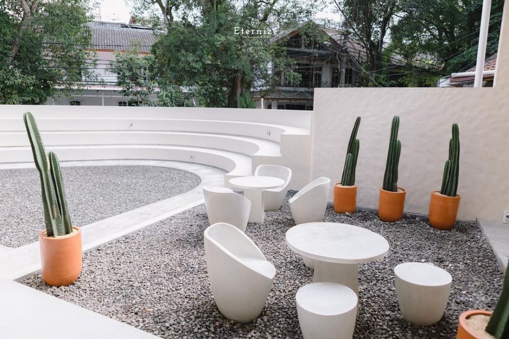 potret cafe baru vebby palwinta © instagram