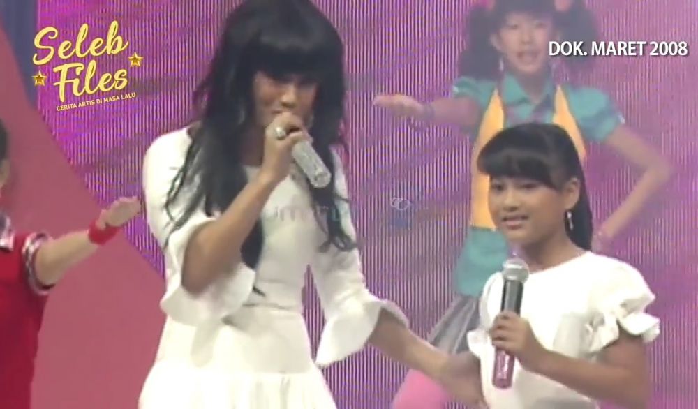 potret aksi panggung krisdayanti dan aurel dari kecil © berbagai sumber