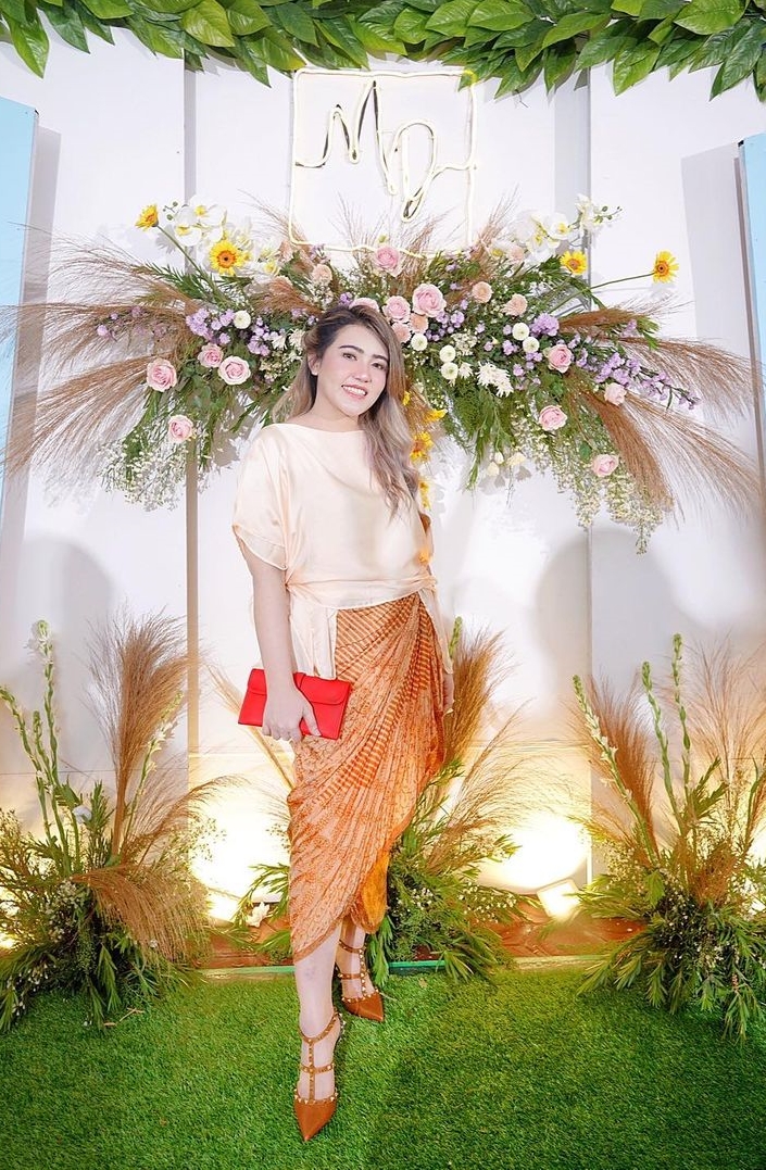 gaya pedangdut hadiri acara lamaran © berbagai sumber