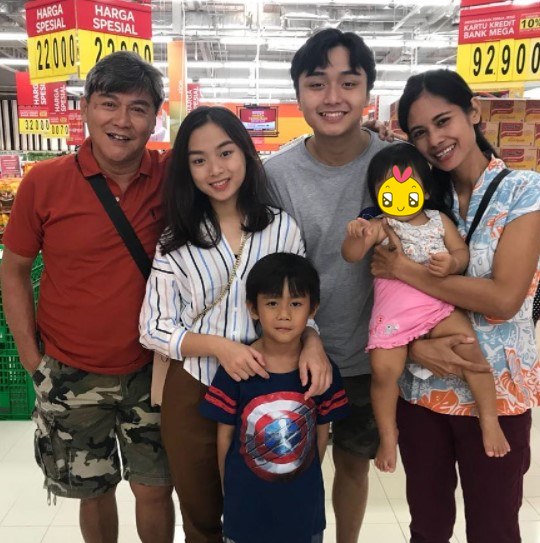 momen akrab anak Betharia Sonata bareng adik sambungnya © berbagai sumber