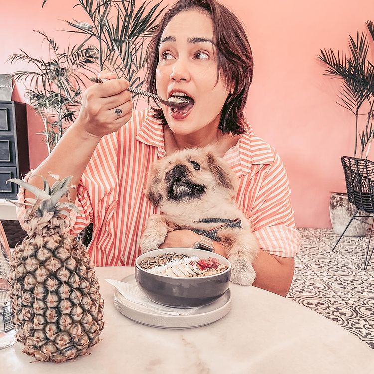 Tante Amerika Feby Febiola © berbagai sumber