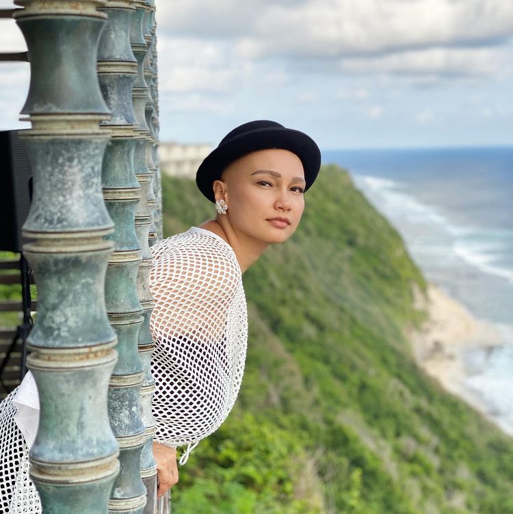 Tante Amerika Feby Febiola © berbagai sumber