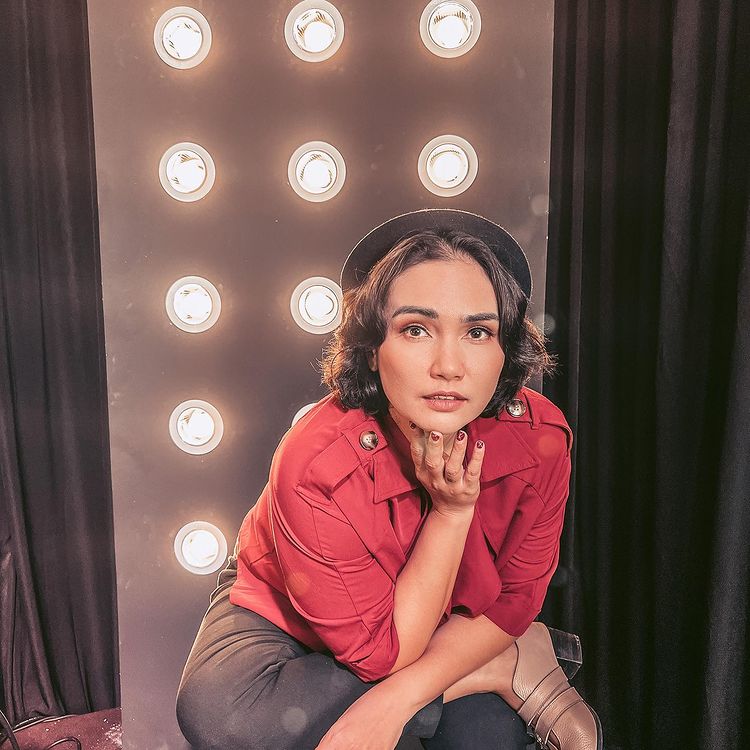 Tante Amerika Feby Febiola © berbagai sumber