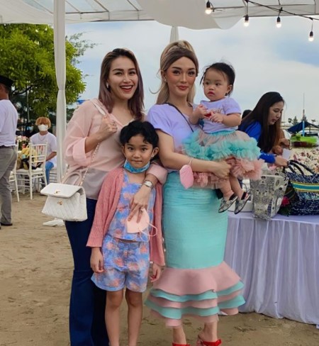 Potret Ayu Ting Ting tampil flawless © Instagram