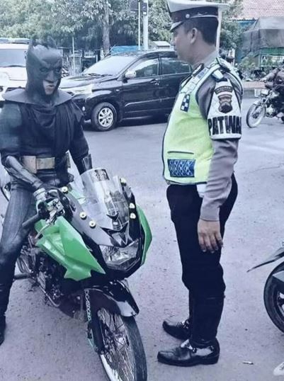 kostum pengendara motor kocak deh © berbagai sumber kostum pengendara motor kocak deh © berbagai sumber