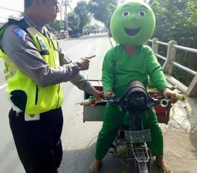 kostum pengendara motor kocak deh © berbagai sumber kostum pengendara motor kocak deh © berbagai sumber