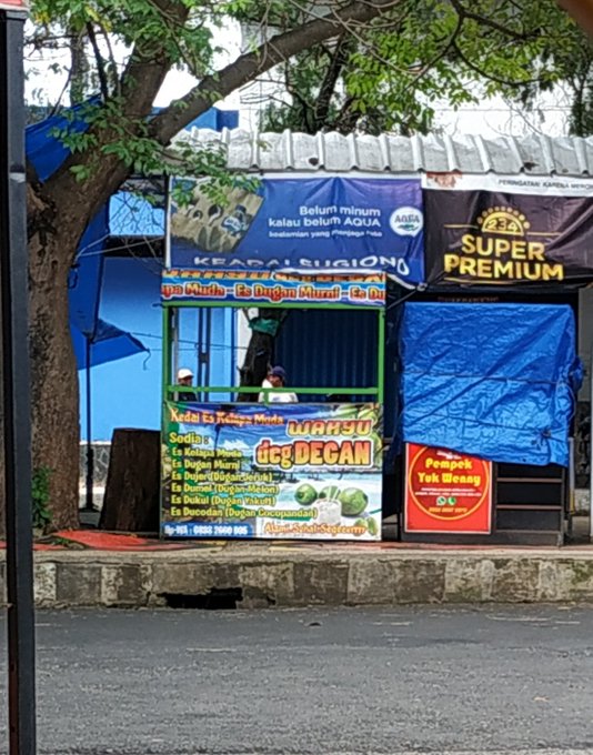 ide kreatif nama warung kocak © Twitter