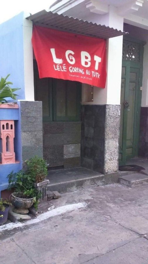 ide kreatif nama warung kocak © Twitter