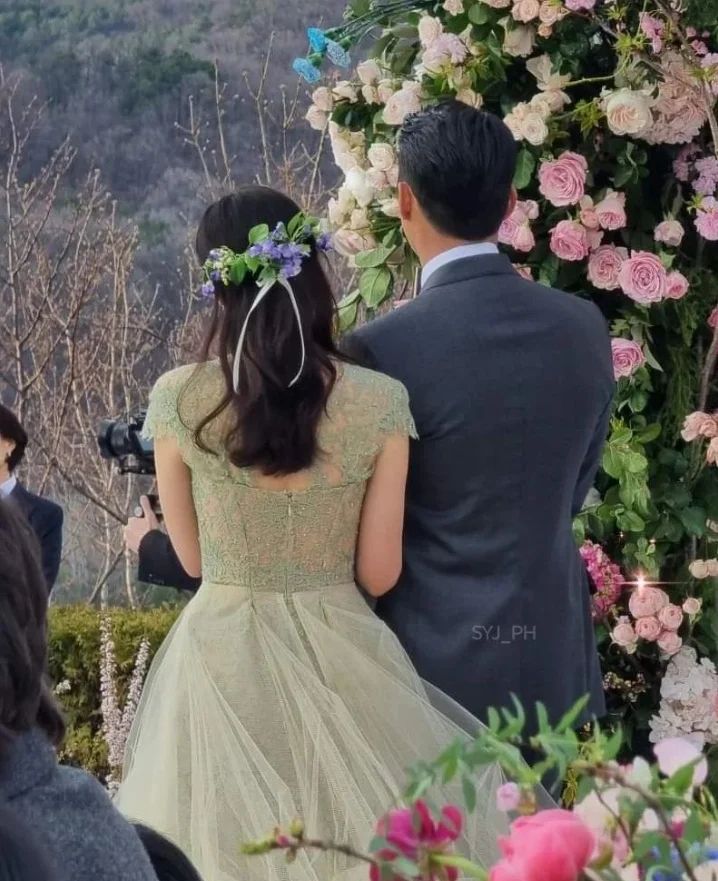 8 Potret cantik Son Ye-jin di hari pernikahan, anggun dan memesona