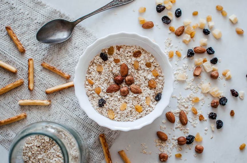 7 Cara memilih menu sahur sehat, cegah badan lemas selama puasa