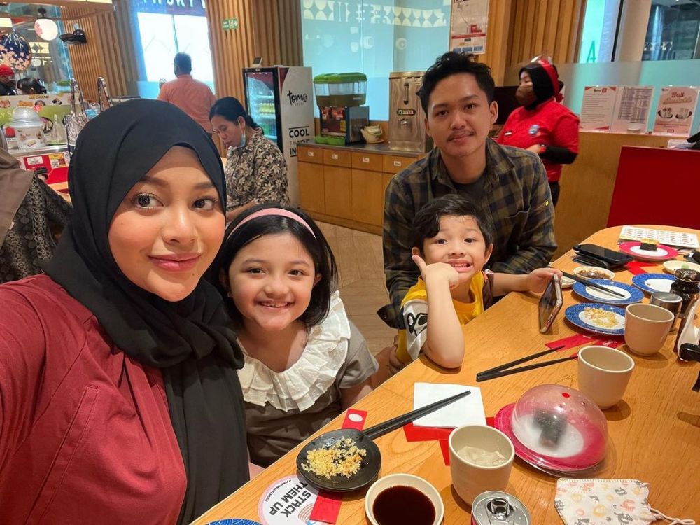 Momen kedekatan anak seleb beda ibu © Instagram