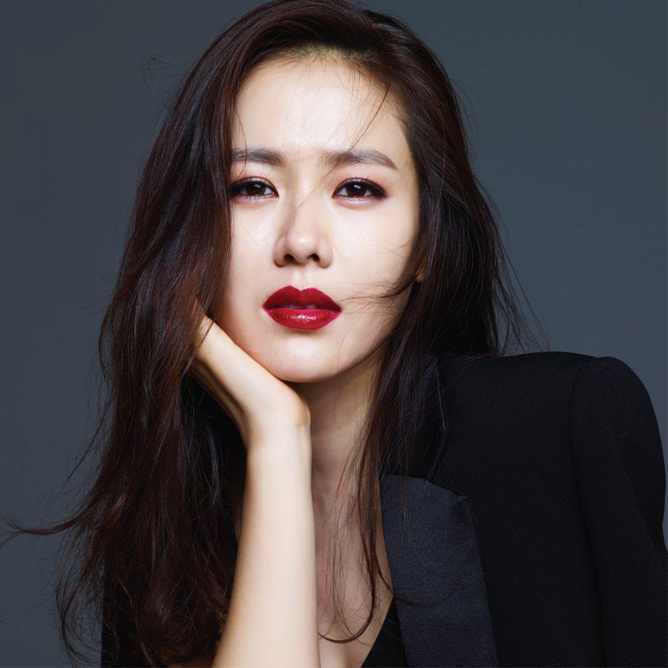 9 Potret Son Ye-jin pakai makeup tebal, pesonanya bikin pangling