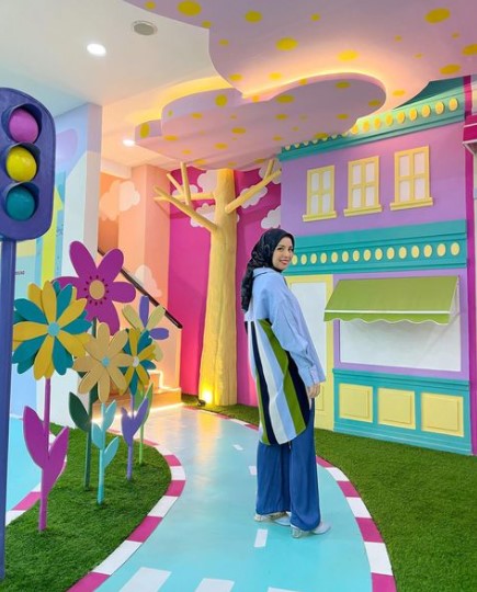 Usung konsep colorful, ini 7 potret playground baru Tya Ariestya
