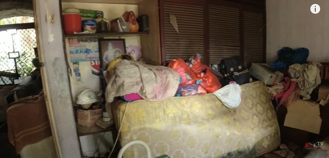 potret rumah penyanyi senior era 80-an yang terbengkalai © YouTube