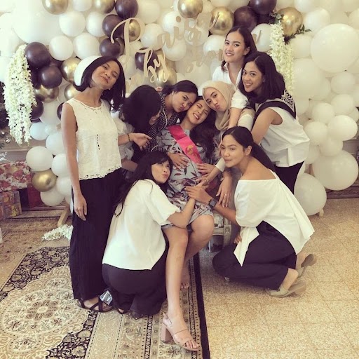 momen seru baby shower seleb hamil anak pertama © berbagai sumber momen seru baby shower seleb hamil anak pertama © berbagai sumber