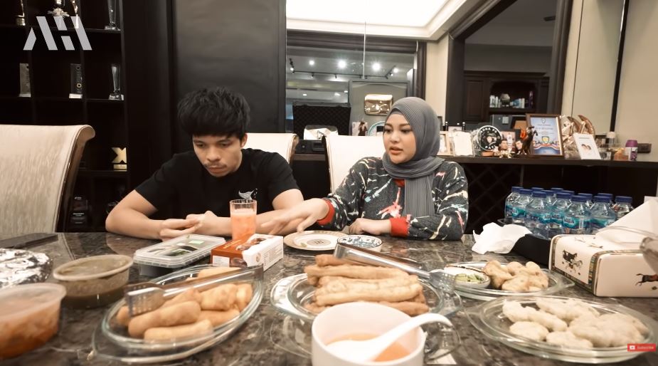 Menu buka puasa pertama 13 Seleb, Ria Ricis makan takjil gorengan
