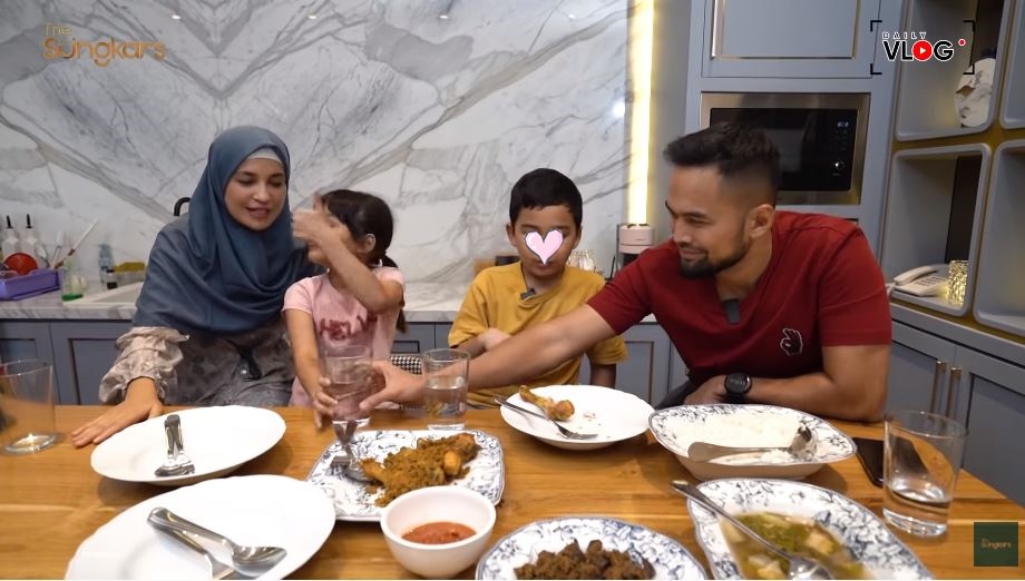 Menu buka puasa pertama 13 Seleb, Ria Ricis makan takjil gorengan