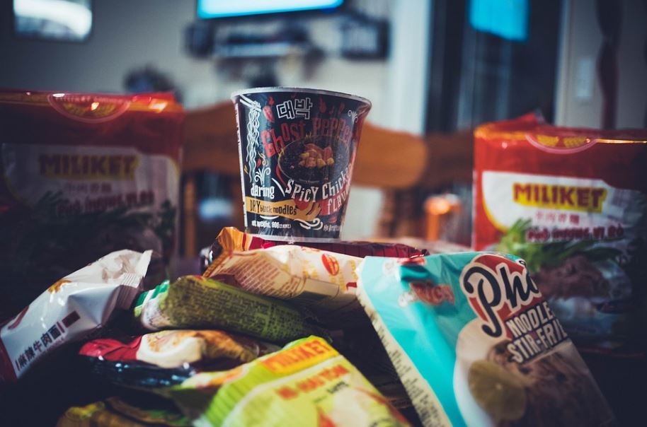 10 Makanan ini sebaiknya dihindari saat sahur, bisa bikin lemas