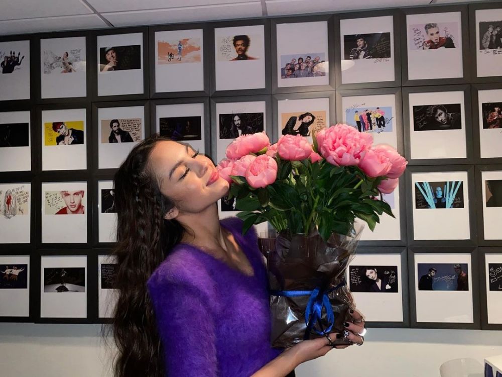 11 Pesona Olivia Rodrigo, pemenang Grammy 2022 yang 'dirayu' V BTS