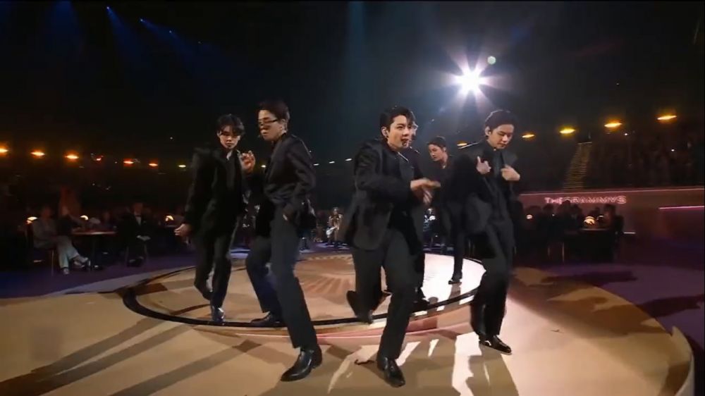 BTS tampil di panggung Grammy 2022 © berbagai sumber BTS tampil di panggung Grammy 2022 © berbagai sumber