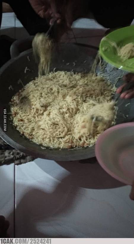 11 Potret lucu makan sahur ini penampakannya bikin langsung kenyang