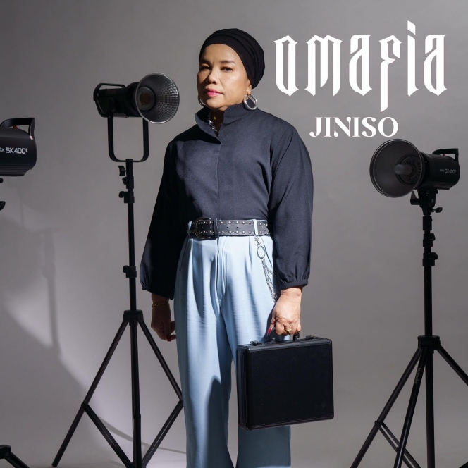 Dewi Zuhriati model iklan berbagai sumber