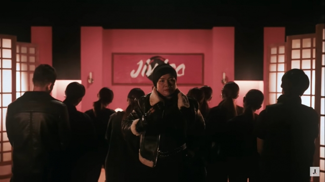 Dewi Zuhriati model iklan berbagai sumber