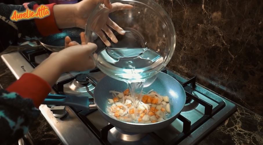 11 Trik Aurel Hermansyah bikin chicken katsu curry, cocok buat sahur