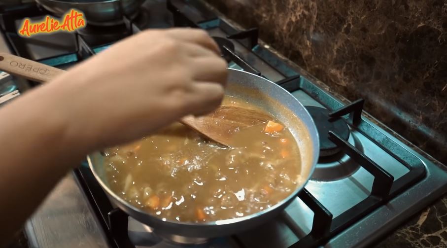 11 Trik Aurel Hermansyah bikin chicken katsu curry, cocok buat sahur