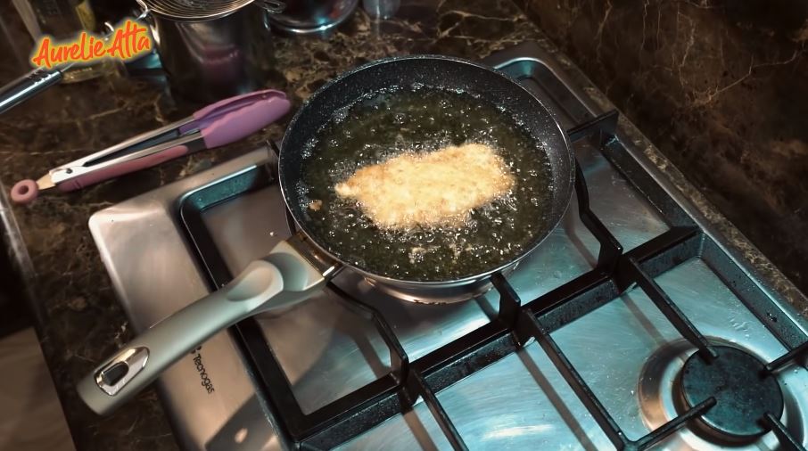 11 Trik Aurel Hermansyah bikin chicken katsu curry, cocok buat sahur