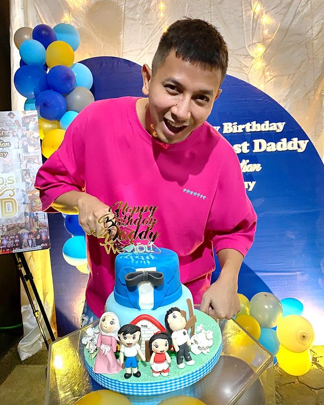 9 Potret kue ultah keluarga Fairuz A Rafiq, bentuknya lucu dan elegan