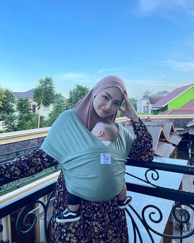 seleb jalani Ramadan pertama sebagai ibu © berbagai sumber