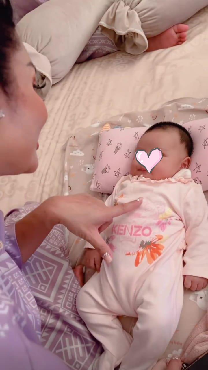 potret krisdayanti momong cucu © instagram potret krisdayanti momong cucu © instagram