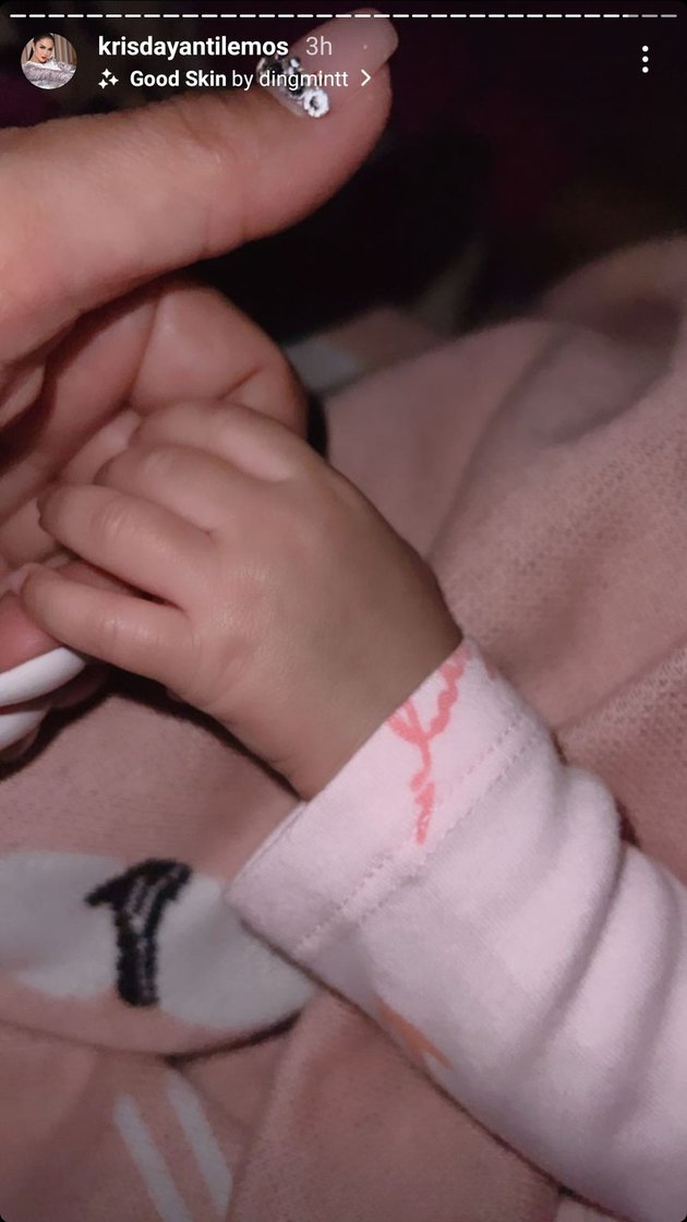 potret krisdayanti momong cucu © instagram potret krisdayanti momong cucu © instagram