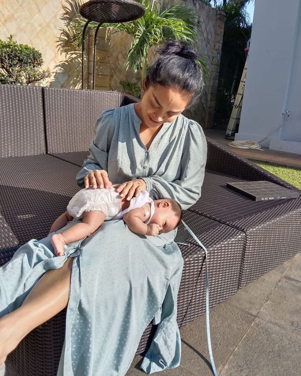 potret krisdayanti momong cucu © instagram potret krisdayanti momong cucu © instagram