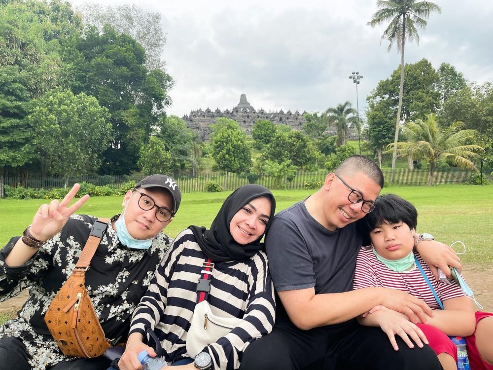 rieta amilia dan suami © Instagram
