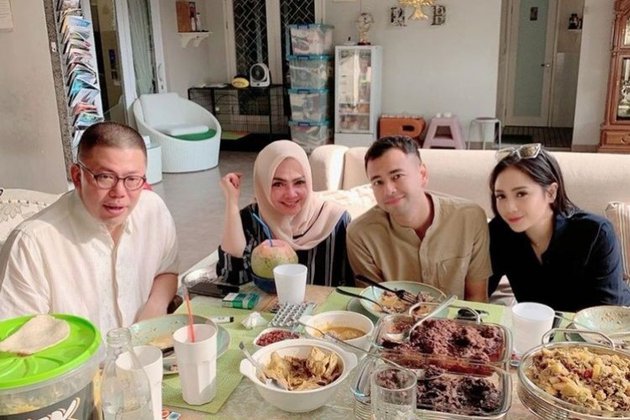 rieta amilia dan suami © Instagram