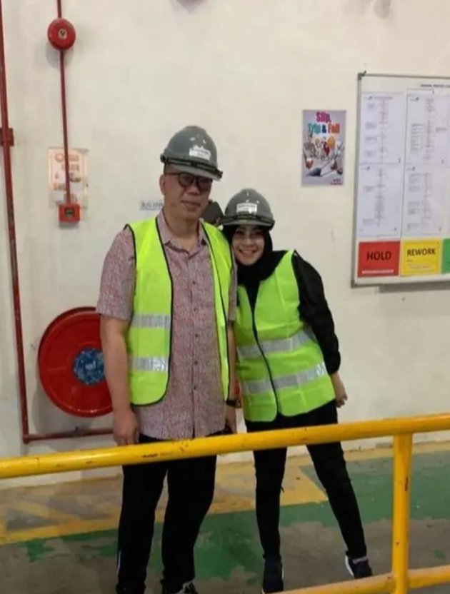 rieta amilia dan suami © Instagram